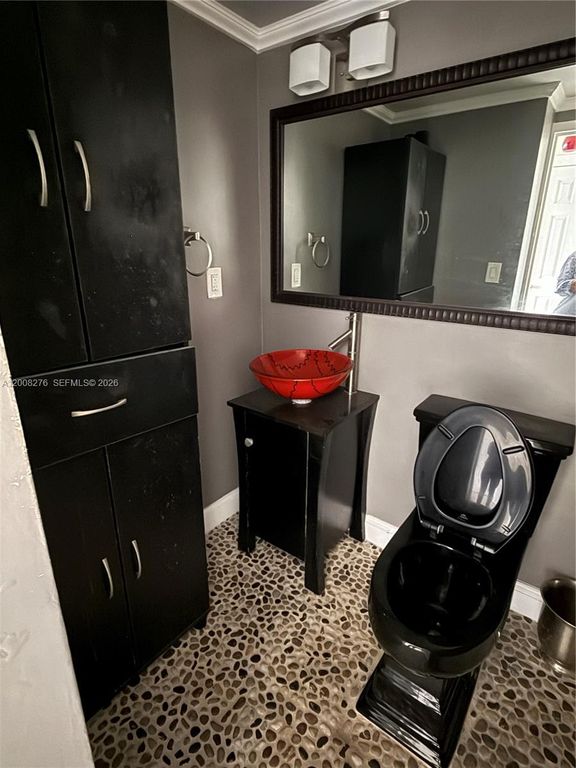 5313 Collins Ave 801, Miami Beach, FL 33140