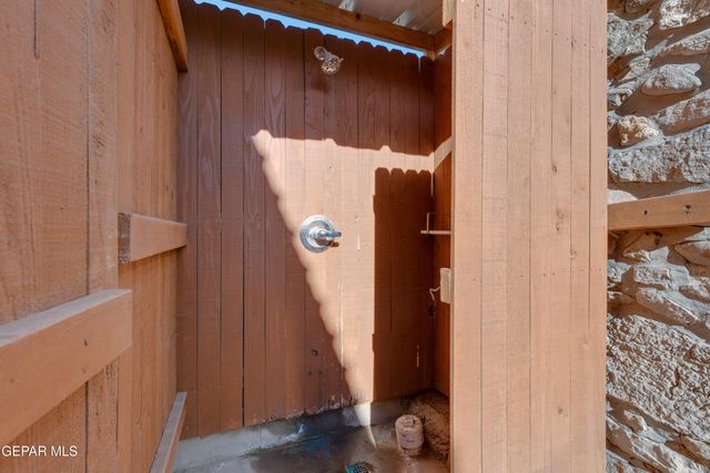 1108 N VIRGINIA Street, El Paso, TX 79902