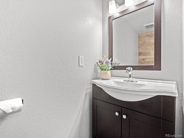 12162 W Lake Ave, Littleton, CO 80127