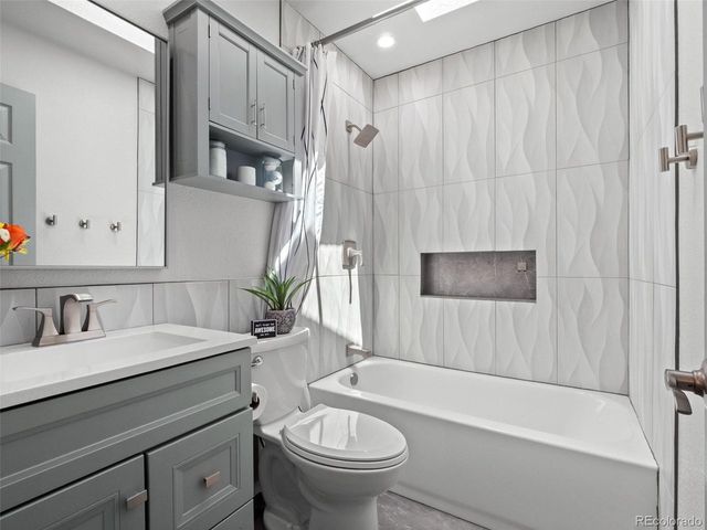 12162 W Lake Ave, Littleton, CO 80127