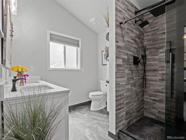 12162 W Lake Ave, Littleton, CO 80127