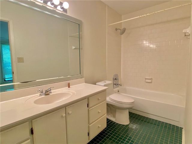 1148 Riverbend Club SE Drive, Atlanta, GA 30339