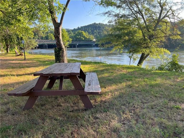 1148 Riverbend Club SE Drive, Atlanta, GA 30339