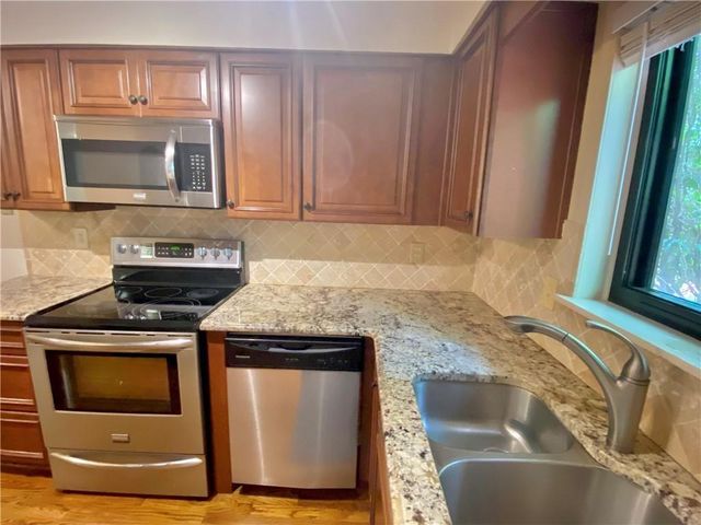 1148 Riverbend Club SE Drive, Atlanta, GA 30339