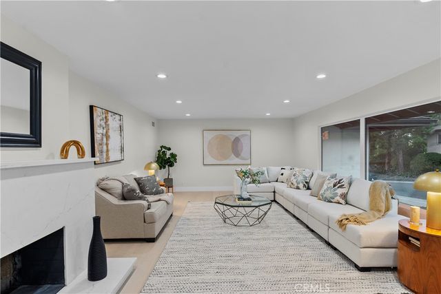 16915 Dormie, Encino, CA 91436