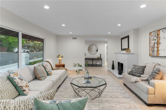 16915 Dormie, Encino, CA 91436