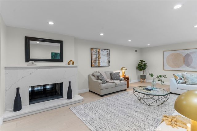 16915 Dormie, Encino, CA 91436