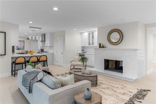 16915 Dormie, Encino, CA 91436