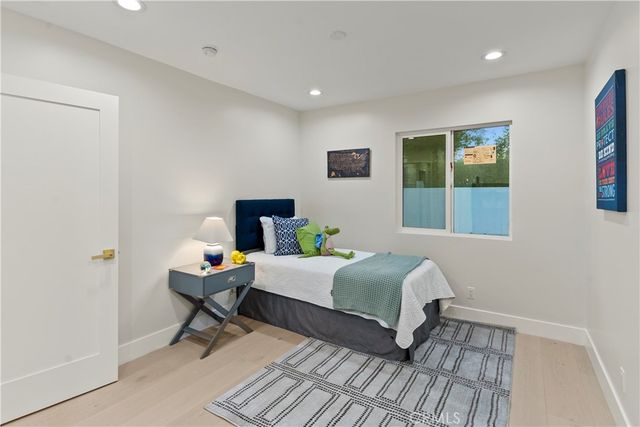 16915 Dormie, Encino, CA 91436