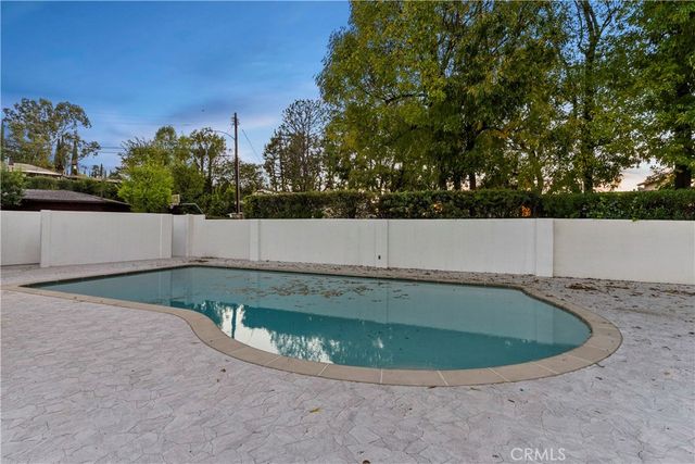 16915 Dormie, Encino, CA 91436