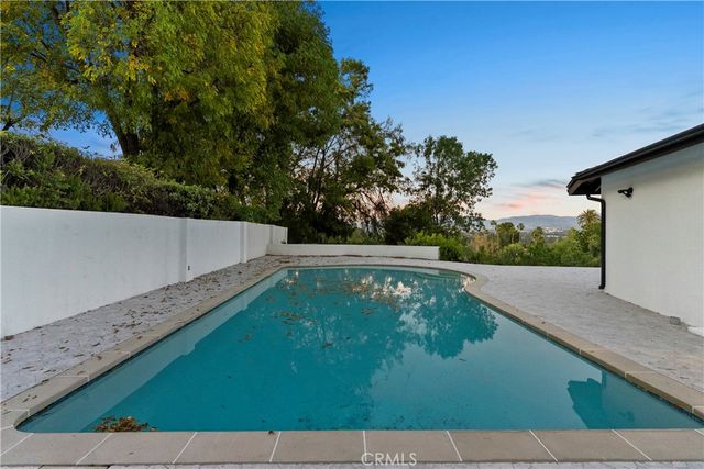 16915 Dormie, Encino, CA 91436