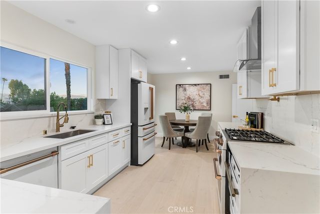 16915 Dormie, Encino, CA 91436