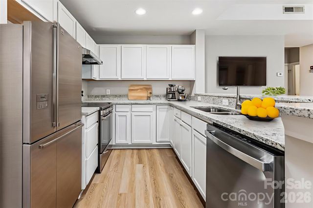 718 W Trade Street 302, Charlotte, NC 28202