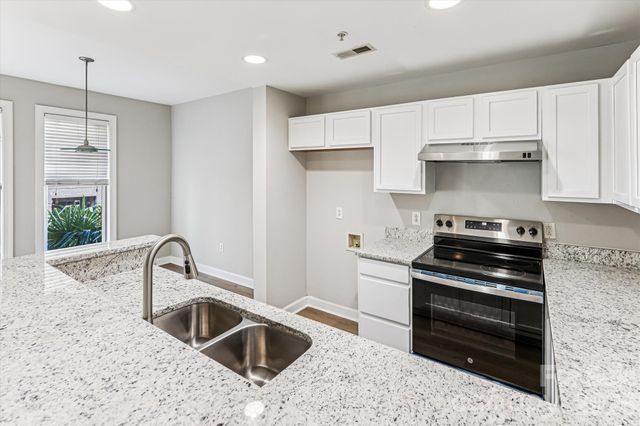 718 W Trade Street 302, Charlotte, NC 28202