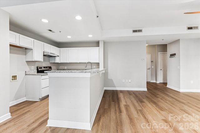 718 W Trade Street 302, Charlotte, NC 28202