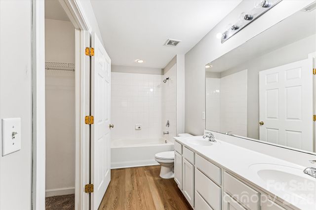 718 W Trade Street 302, Charlotte, NC 28202