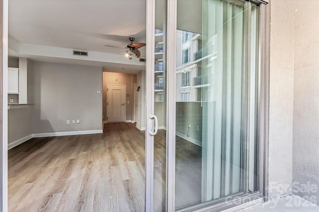 718 W Trade Street 302, Charlotte, NC 28202