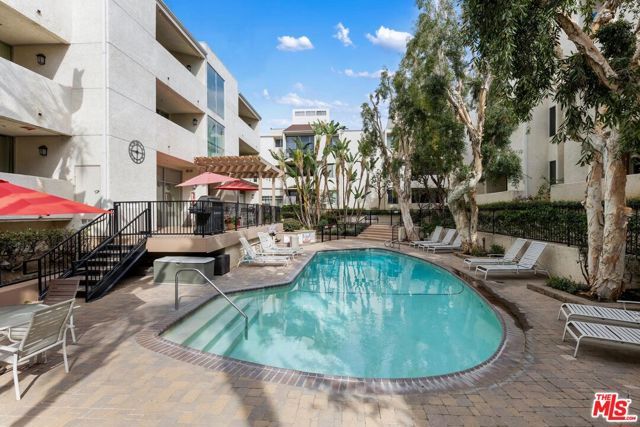 5325 Newcastle Avenue 201, Encino (los Angeles), CA 91316