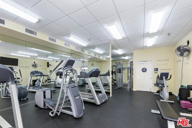 5325 Newcastle Avenue 201, Encino (los Angeles), CA 91316