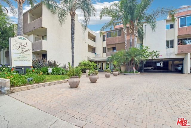 5325 Newcastle Avenue 201, Encino (los Angeles), CA 91316