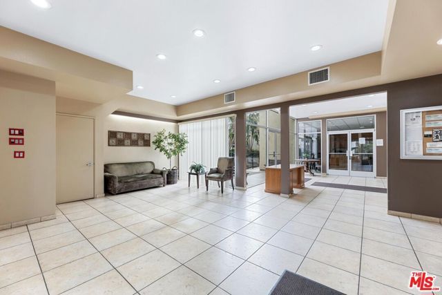 5325 Newcastle Avenue 201, Encino (los Angeles), CA 91316