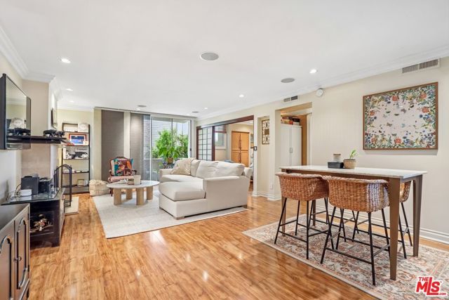 5325 Newcastle Avenue 201, Encino (los Angeles), CA 91316