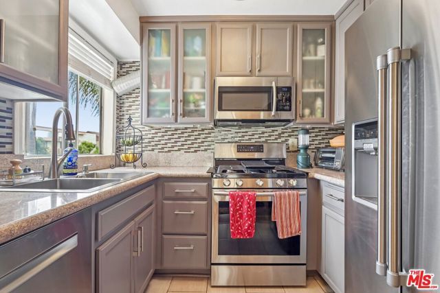 5325 Newcastle Avenue 201, Encino (los Angeles), CA 91316