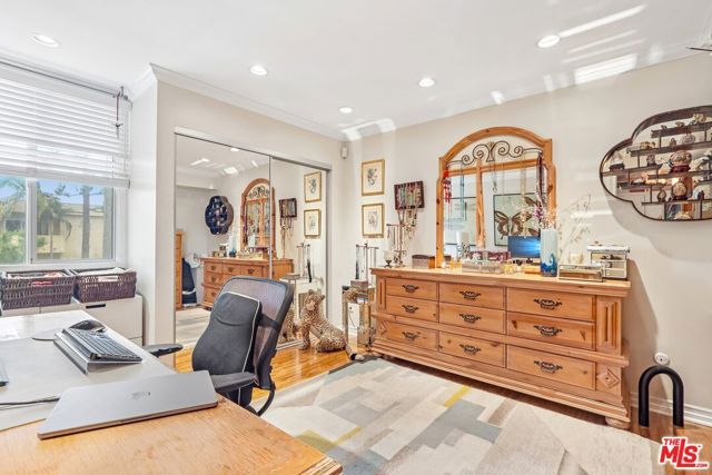 5325 Newcastle Avenue 201, Encino (los Angeles), CA 91316