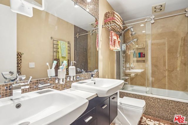 5325 Newcastle Avenue 201, Encino (los Angeles), CA 91316