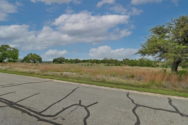 195 Cypress View DR, Johnson City, TX 78636