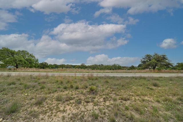 195 Cypress View DR, Johnson City, TX 78636