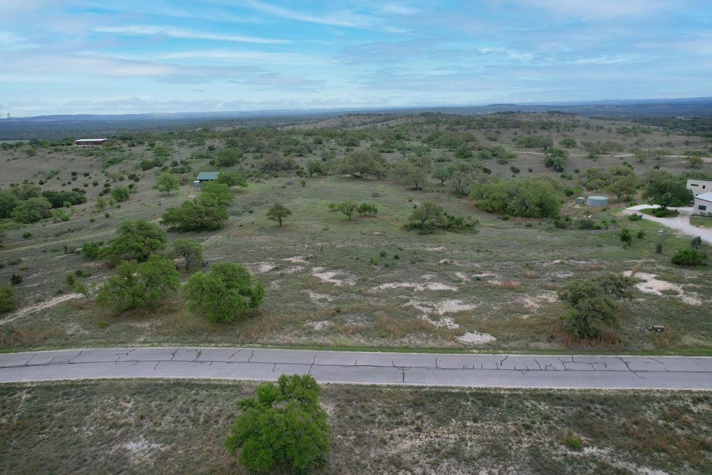 195 Cypress View DR, Johnson City, TX 78636