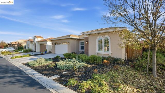9487 Davenport CIR, Discovery Bay, CA 94505