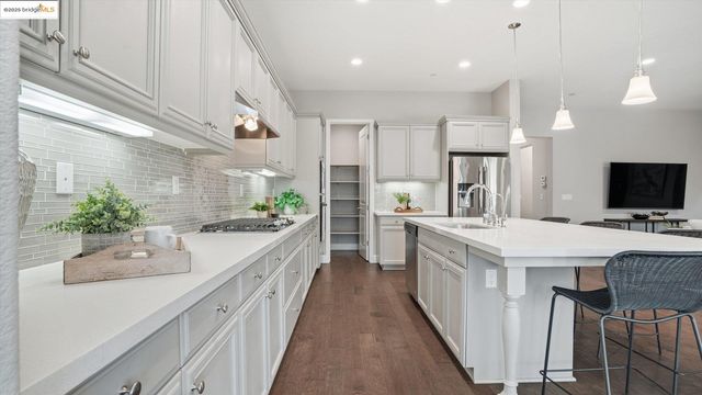 9487 Davenport CIR, Discovery Bay, CA 94505