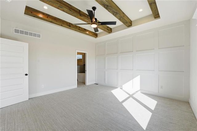 2123 NW Killarney Lane, Lee's Summit, MO 64081