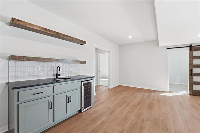 2123 NW Killarney Lane, Lee's Summit, MO 64081