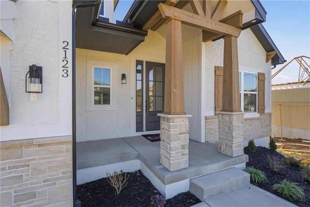 2123 NW Killarney Lane, Lee's Summit, MO 64081