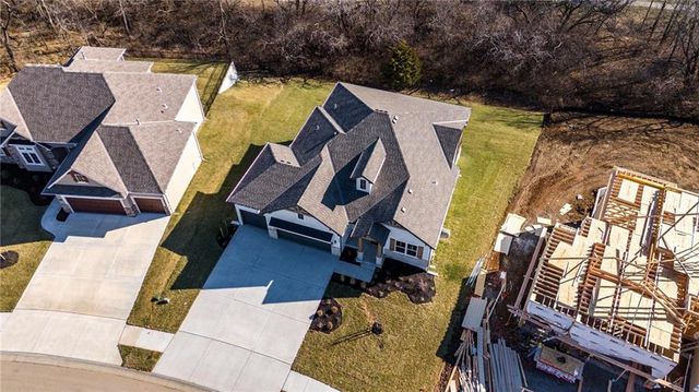 2123 NW Killarney Lane, Lee's Summit, MO 64081