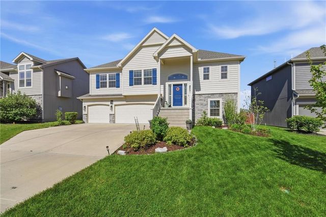 1636 Shadow Drive, Leavenworth, KS 66048