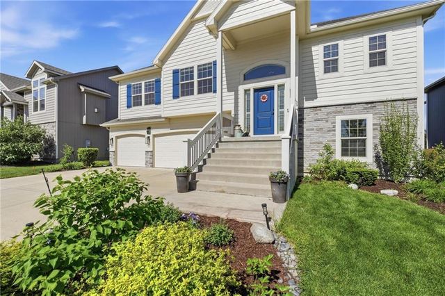 1636 Shadow Drive, Leavenworth, KS 66048