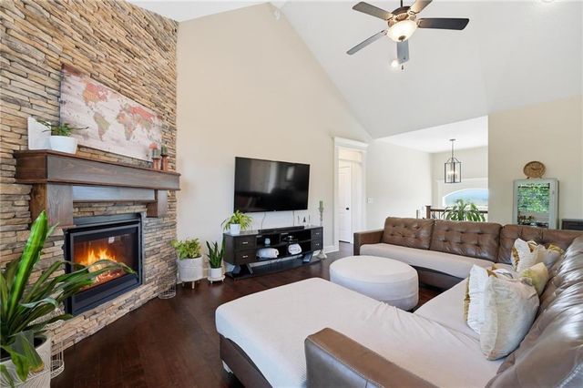 1636 Shadow Drive, Leavenworth, KS 66048