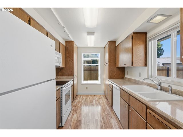 4362 Se MADRONA Way, Albany, OR 97322