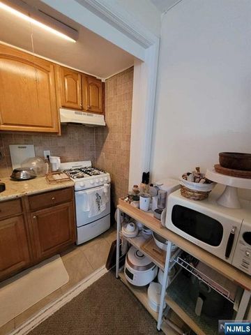 3021 Edwin Avenue 5J, Fort Lee, NJ 07024