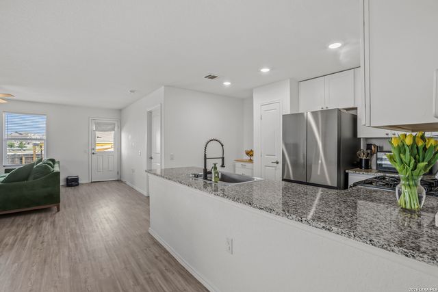 575 Lew, San Antonio, TX 78221