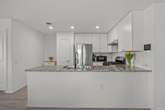 575 Lew, San Antonio, TX 78221