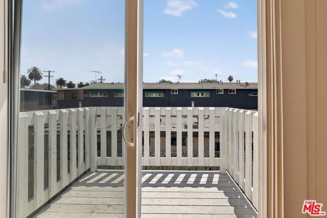 14721 Sylvan Street 4, Van Nuys (los Angeles), CA 91411