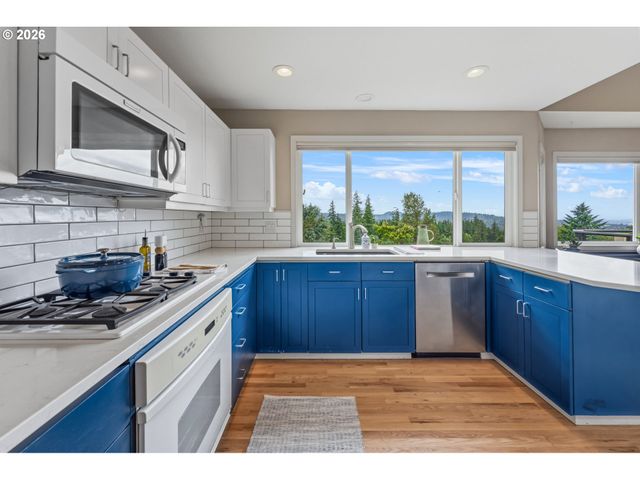 99 GARIBALDI St, Lake Oswego, OR 97035
