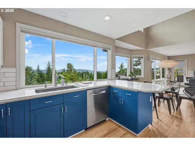 99 GARIBALDI St, Lake Oswego, OR 97035