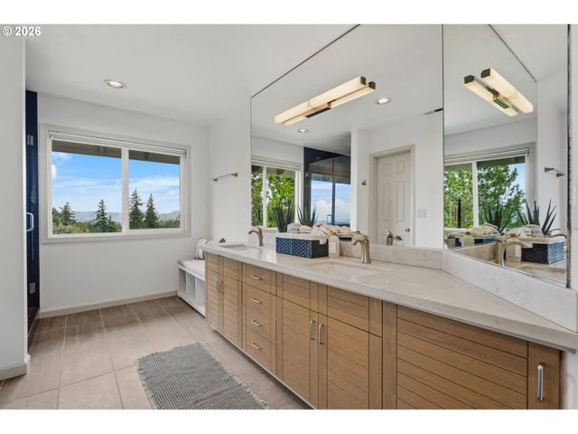 99 GARIBALDI St, Lake Oswego, OR 97035