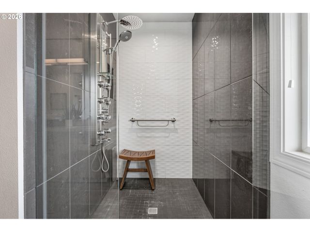 99 GARIBALDI St, Lake Oswego, OR 97035